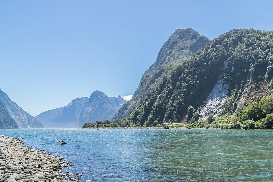 Piopiotahi / Milford Sound dans le Fiordland, photographié en 2017